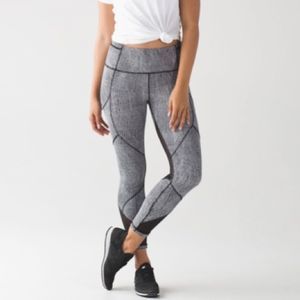 Lululemon outrun tight fall net black white mesh